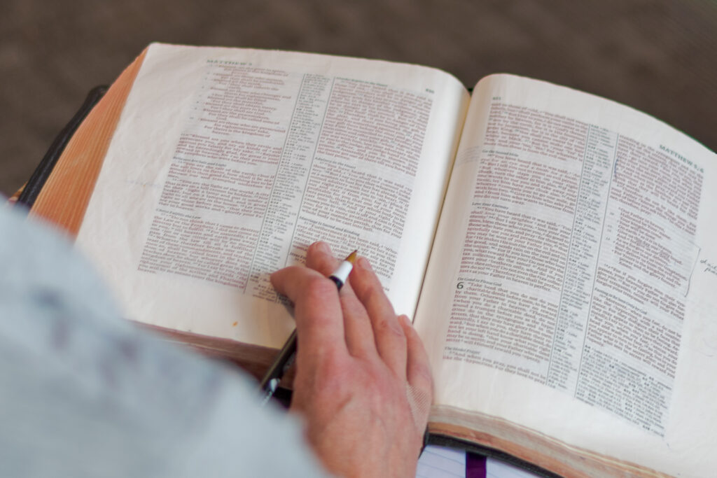 Studying the Bible with Many Hands Light Work